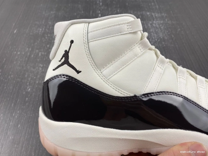Cheap 11 Jordan Neapolitan Air AR0715-101 0801